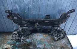 Подрамник двигателя для Toyota Corolla на фотографиях