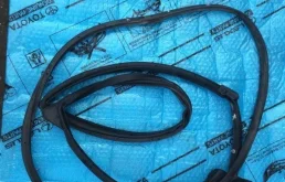 Уплотнитель двери TOYOTA LAND CRUISER 200 2012 6787160110 4