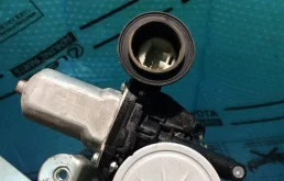 Моторчик стеклоподъемника задний правый TOYOTA RAV 4 2006-2013 2010 8572035140 3ZR FAE