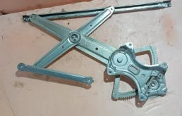 Стеклоподъемник электр. передний правый TOYOTA LAND CRUISER 200 2012 6980160080 1VD-FTV 4.5