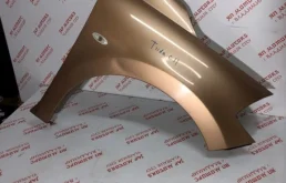 Крылья для Nissan Tiida 2012 года на фотографиях