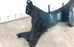 Подрамник двигателя для Mitsubishi Outlander 2008 года на фотографиях