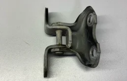Петля двери передней правой нижняя LEXUS LX570 2016 6873012120 URJ200 3UR-FE 5.7