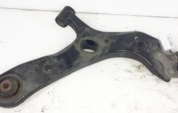 Качающийся рычаг правый для Toyota Alphard 2023 года на фотографиях