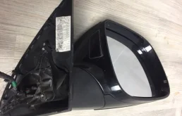 Стекла и зеркала для Audi Q7 2012 года на фотографиях