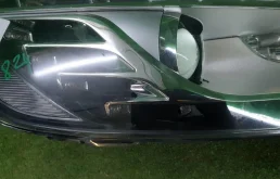 Фара правая для Audi Q7 2013 года на фотографиях