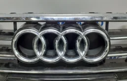 Решетка радиатора для Audi Q7 2010 года на фотографиях