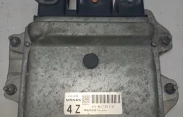 Блок управления двигателем для Nissan X-Trail 2010 года на фотографиях