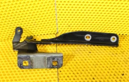 Петля капота левая для Nissan Tiida на фотографиях