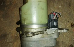 Насос ГУР для Volvo C30 2011 года на фотографиях