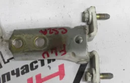 ПЕТЛЯ ДВЕРИ MITSUBISHI ПЕРЕДНЯЯ ЛЕВАЯ ВЕРХНЯЯ MR302270