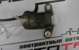 ПЕТЛЯ ДВЕРИ NISSAN ПЕРЕДНЯЯ ПРАВАЯ ВЕРХНЯЯ 824212J000