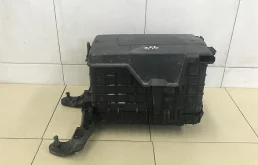 Крепление АКБ (корпус/подставка) Passat [B6] 2005-2010