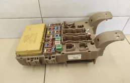 Блок предохранителей Corolla E12 2001-2006