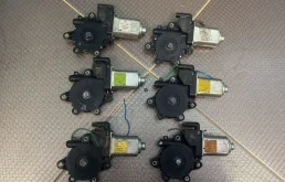 Мотор стеклоподъемника передний левый для Nissan Almera Classic на фотографиях