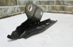 Петля капота левая для Audi Q3 на фотографиях