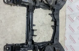 Подрамник двигателя для Suzuki Grand Vitara на фотографиях