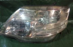 Фары для Toyota Alphard 2008 года на фотографиях