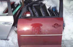 Стекла и зеркала для Volkswagen Touran 2008 года на фотографиях