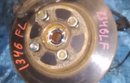 Кулак поворотный левый для Nissan Tiida на фотографиях