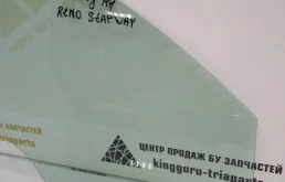 Стекло двери переднее правое для Renault Logan 2012 года на фотографиях