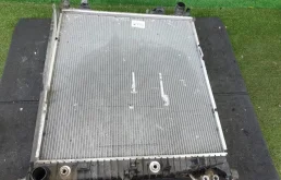 Радиатор охлаждения ДВС для Mercedes-Benz GL class 2015 года на фотографиях