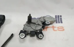 Мотор стеклоочистителя для Audi Q3 2012 года на фотографиях