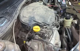 Двигатель без навесного для Renault Logan 2005 года на фотографиях