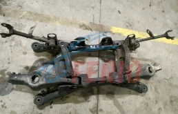 Задний подрамник для Suzuki Grand Vitara 2006 года на фотографиях