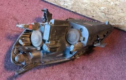 Фары для Opel Zafira 2005 года на фотографиях