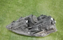 Фара правая для Volkswagen Jetta 2012 года на фотографиях