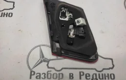 Фонарь внутренний правый для Mercedes-Benz E class на фотографиях