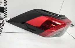 Фонарь левый для Toyota RAV4 2023 года на фотографиях