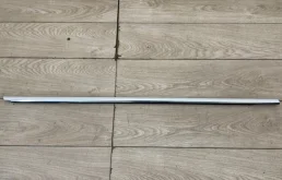 Накладка стекла двери VW Touareg 2 2010-2018 7P