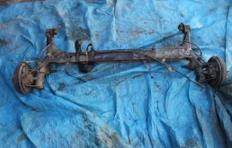 Задняя балка для Toyota Corolla 2002 года на фотографиях