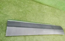 Молдинг двери задний правый для Volkswagen Tiguan 2022 года на фотографиях