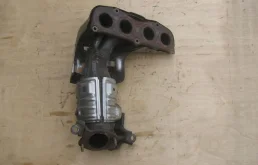 Выпускной коллектор для Toyota RAV4 на фотографиях