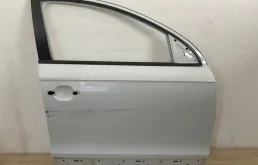 Дверь передняя правая для Audi Q7 2009 года на фотографиях