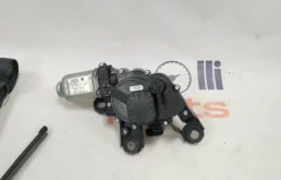 Мотор стеклоочистителя для Audi Q3 2012 года на фотографиях