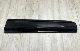 молдинг нижний передней правой двери для Audi Q7 4M 2015+