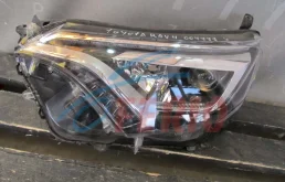 Фары для Toyota RAV4 2018 года на фотографиях