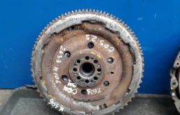 Маховик для Nissan Pathfinder 2005 года на фотографиях