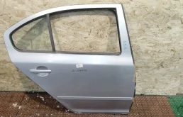 Дверь SKODA OCTAVIA 1Z 2004- задняя правая хэтчбек серебро б/у OCTAVIA 1Z(2004-2012)