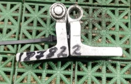 Петля двери SKODA FABIA 1, SKODA OCTAVIA 1Z 2000- передняя левая нижняя б/у FABIA 1(2000-2006);OCTAVIA 1Z(2004-2012)
