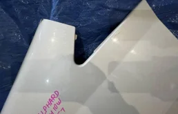 Крылья для Toyota Alphard 2005 года на фотографиях