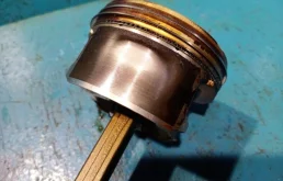 Поршень для Nissan X-Trail на фотографиях