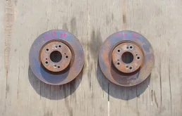 Диски тормозные передние (комплект) для Honda Accord 2003 года на фотографиях