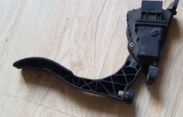 Педаль газа электронная audi a6 c6 4f1723523a