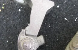 Петля дверная Volkswagen Touareg 8K0831401A 7P5, передняя левая