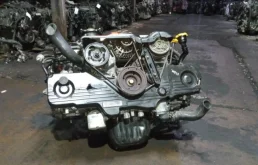 Двигатель для Subaru Legacy 2005 года на фотографиях